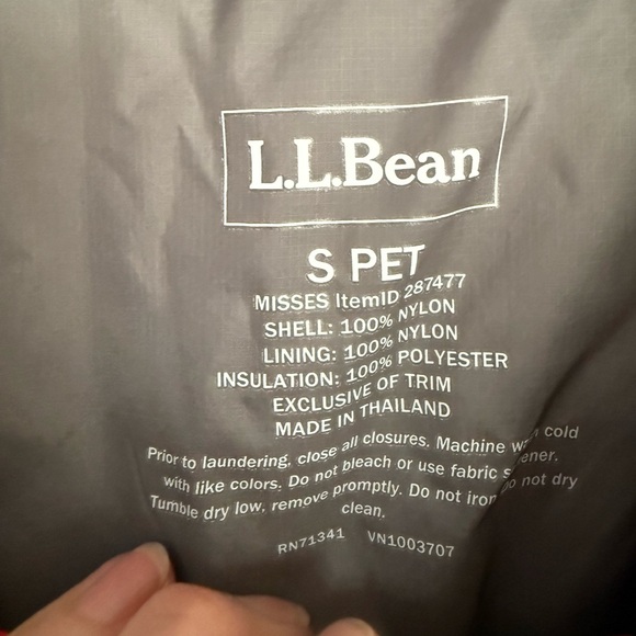 L.L. Bean Black Women's PrimaLoft Packaway Hooded Jacket - Picture 9 of 9